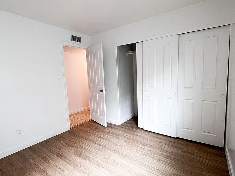 Mountain View Condos — Photo 92