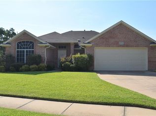2773 Crystal Glenn Cir, Hurst, TX 76054