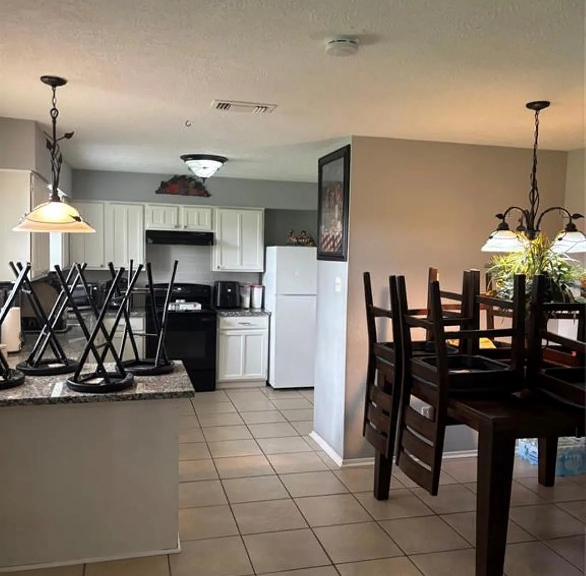 3 bed, 2.0 bath, 1380 sqft, $1,700 — Photo 3