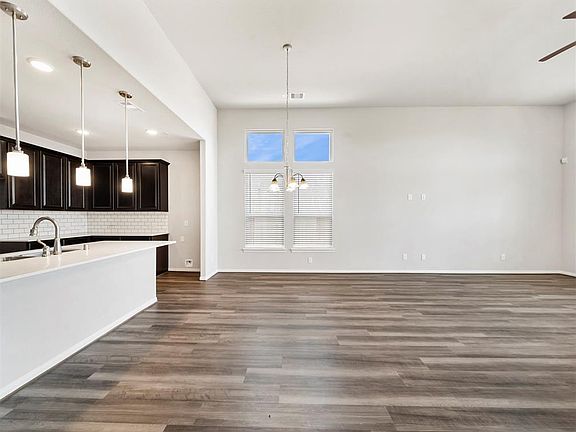 4th image of 23326 Bordeaux Dr