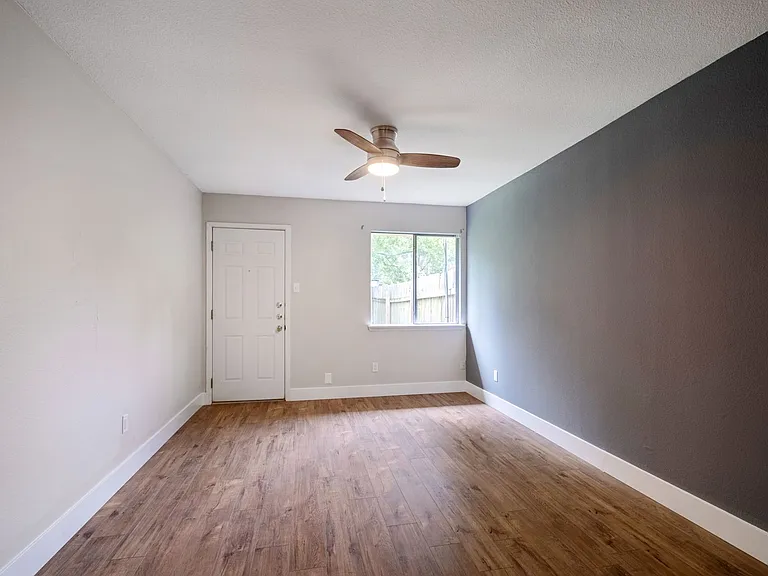 8900 Pocono Cv — Photo 18