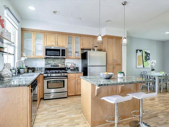 Spacious kitchen + dining room