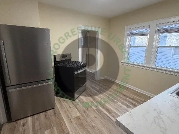 4427 W 49th St, Cleveland, OH 44144
