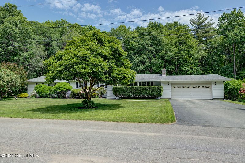 2nd image of 130 Richwood Drive