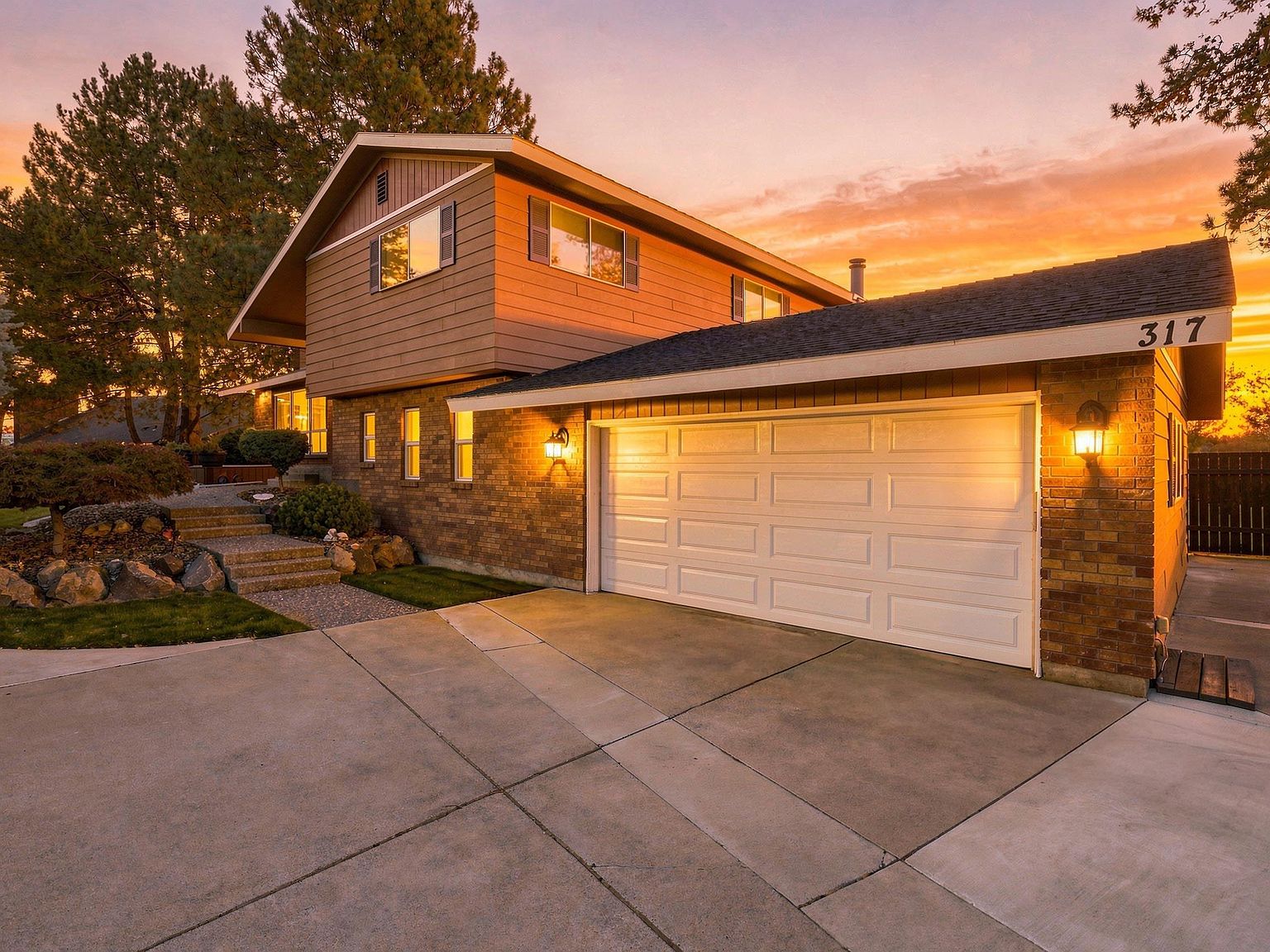 317 Pinetree Ct