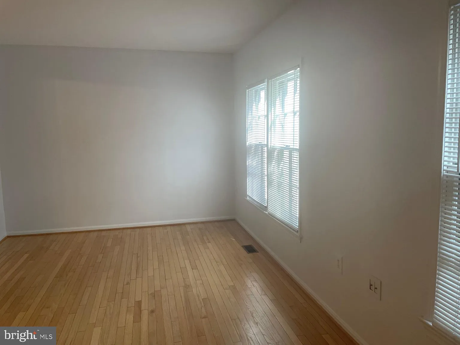 3 bed, 3.5 bath, 1540 sqft, $2,800 — Photo 4