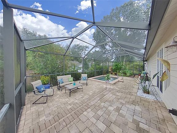 4th image of 1647 Silverwood St