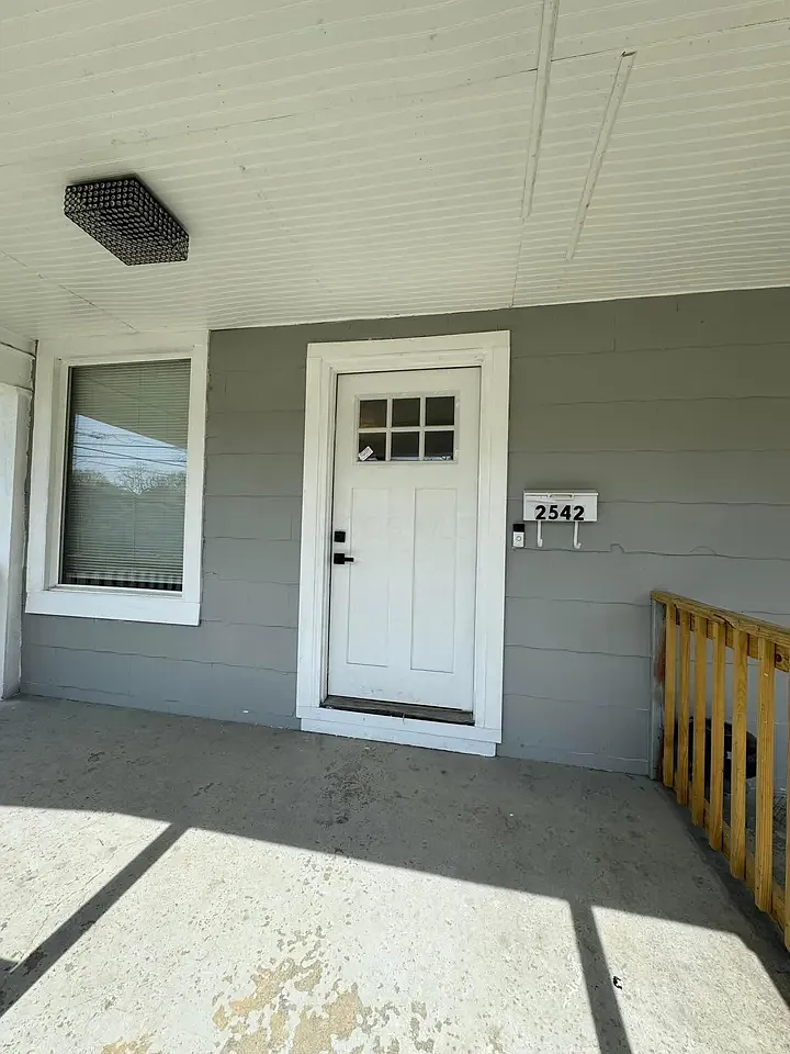 3 bed, 1.5 bath, 1500 sqft, $1,500 — Photo 2