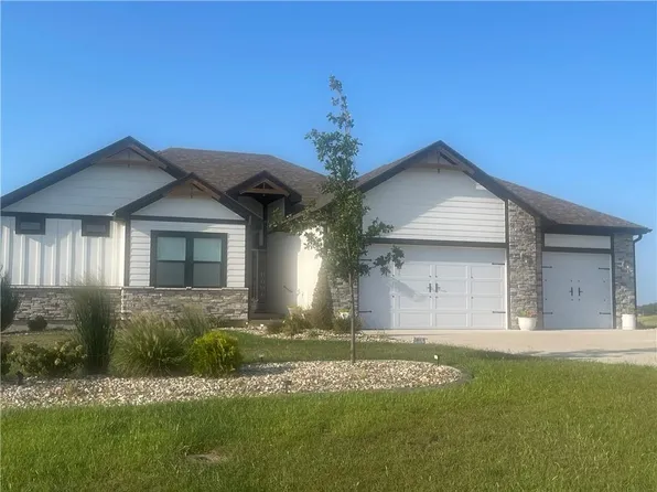 6773 Lakeside Cir, Odessa, MO 64076