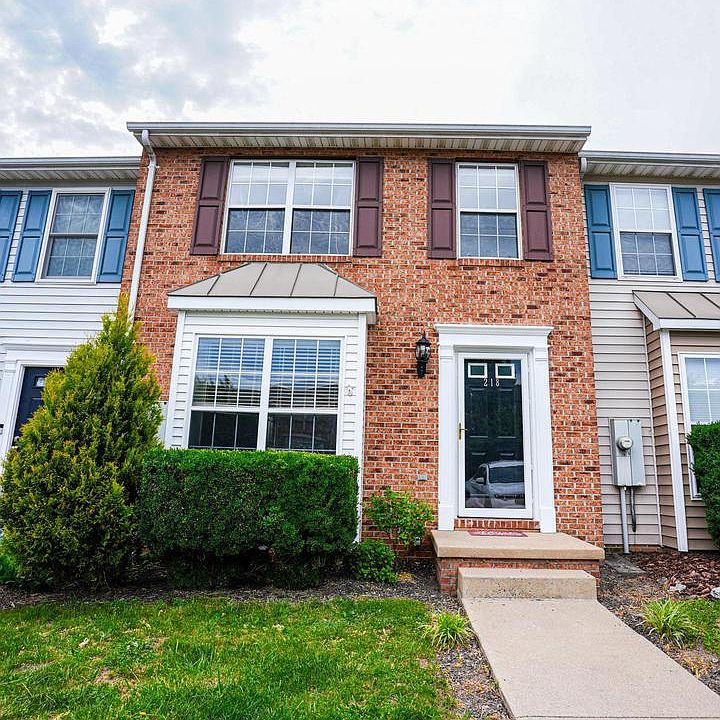 1st image of 218 Stratford Dr