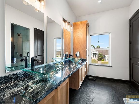 5th image of 19 Laguna Madre Dr
