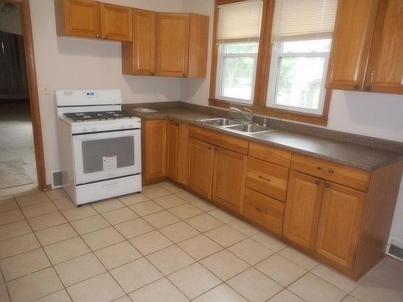 5th image of 577 Brunson St #1
