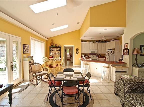 4th image of 1815 W Emerald Bend Ct