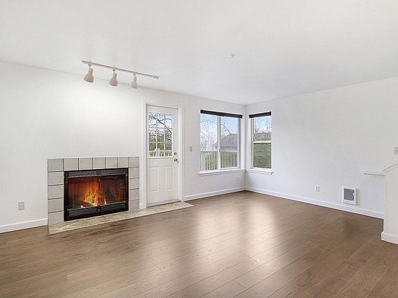 3rd image of 11617 100th Ave NE