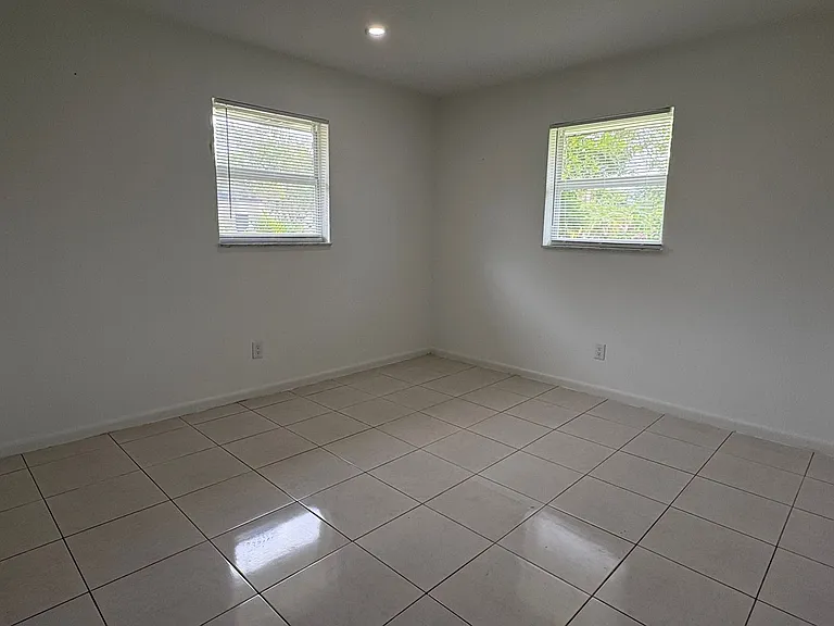 1135 SW Spruce St — Photo 5