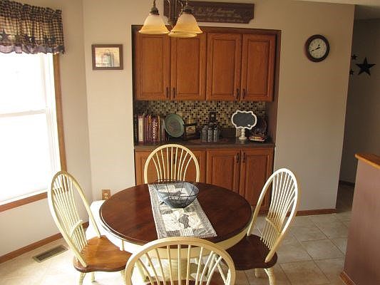 2nd image of 105 Heritage Ln