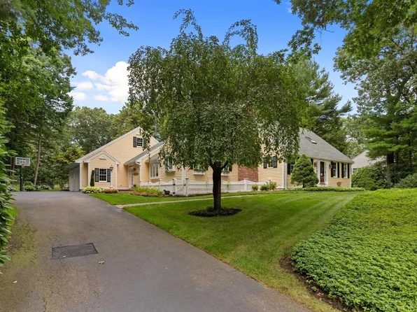 22 Westover Dr, Lynnfield, MA 01940