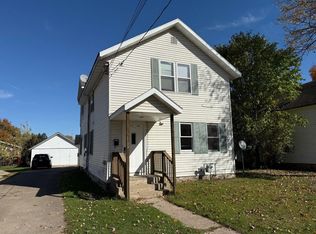 94 10th St, Clintonville, WI 54929