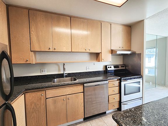 3rd image of 821 N Humboldt St APT 409