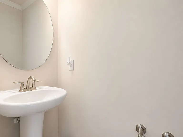 104 Kentmore Dr — Photo 3