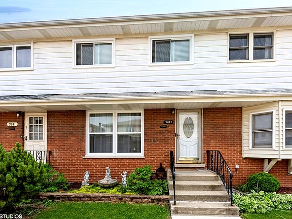 2nd image of 9843 Garden Ct