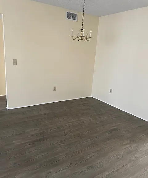 423 E Rosewood Ln — Photo 4