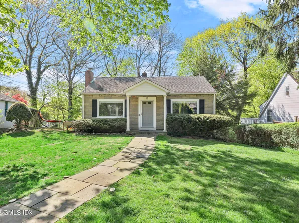 17 Maple Dr, Old Greenwich, CT 06870