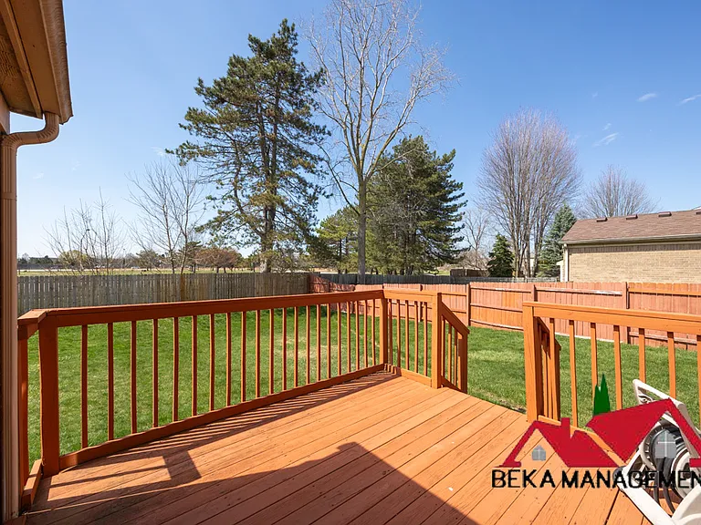 1100 Wildwood Ln — Photo 11