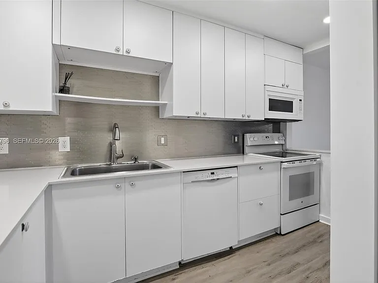 9703 N New River Canal Rd #103 — Photo 7