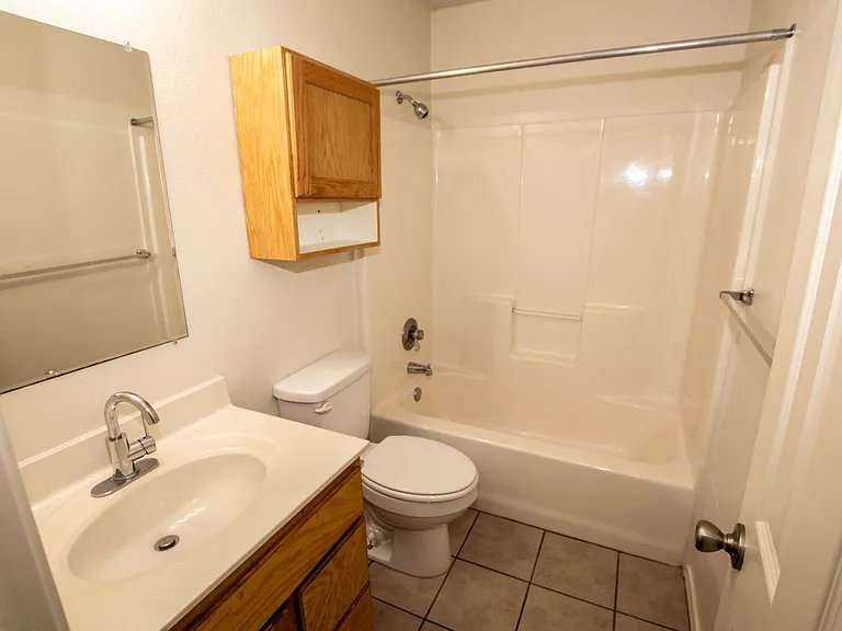 Autumn Ridge 2 BR/2 BA — Photo 37