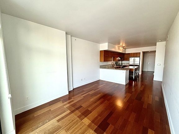 4th image of 2911 2nd Ave Unit 907