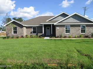 887 E 12th St, Lynn Haven, FL 32444