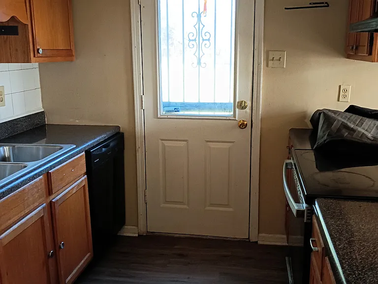 1745 Graceland Cv — Photo 16
