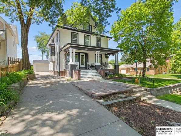 2102 S 33rd St, Omaha, NE 68105