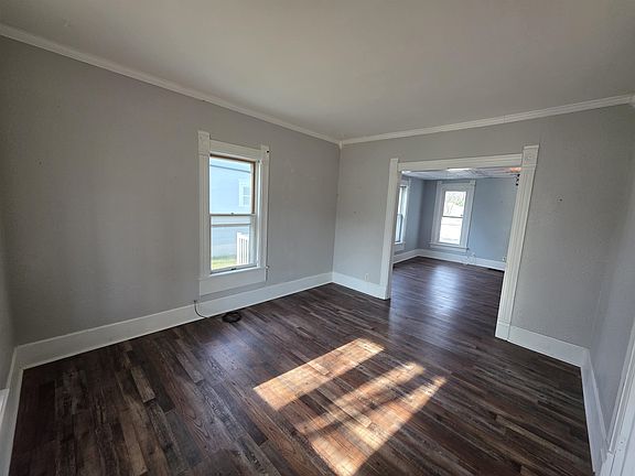 4th image of 1705 Superior Ave
