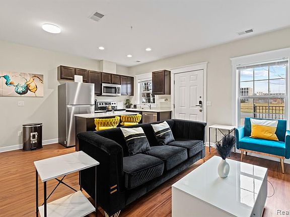 5th image of 701 E Kirby St #17