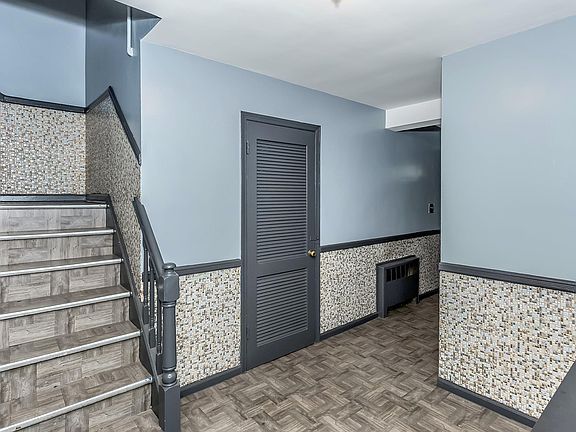 3rd image of 21-32 Hoyt Ave