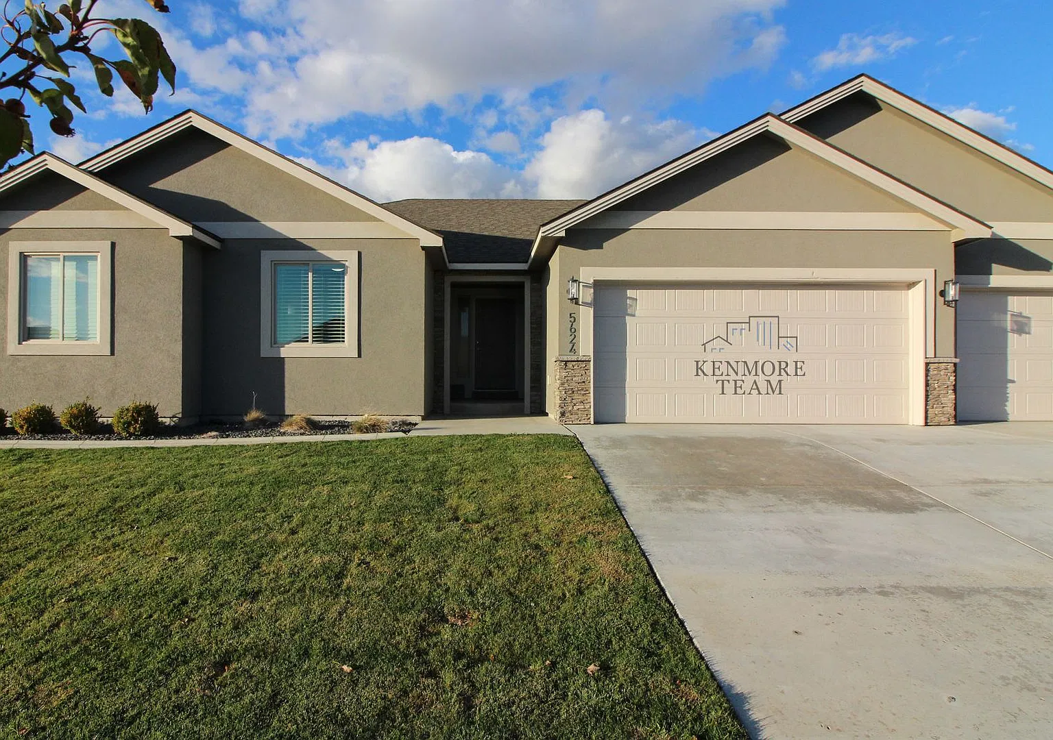 3 Bedroom, 2 Bath Home in Kennewick — Photo 1