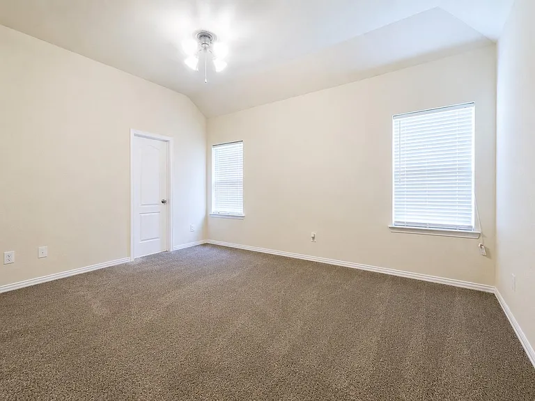 604 Linnwood Dr W — Photo 26