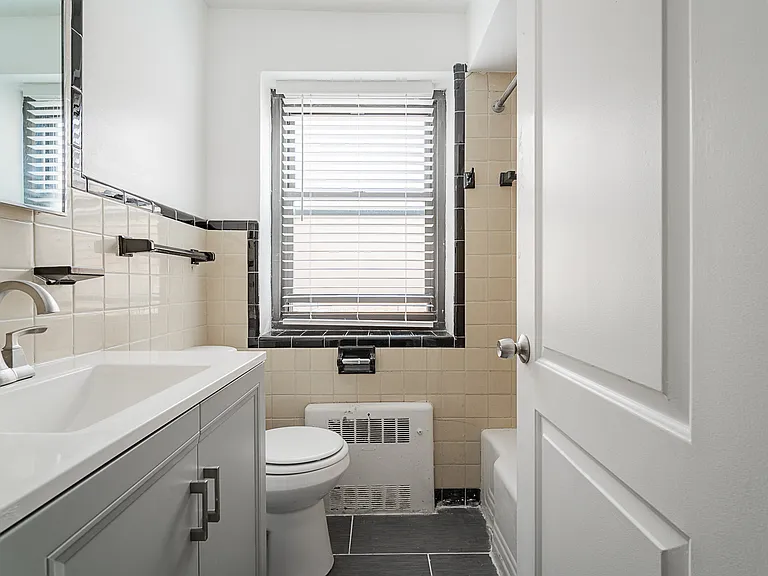 Updated Bathroom 7359-1N