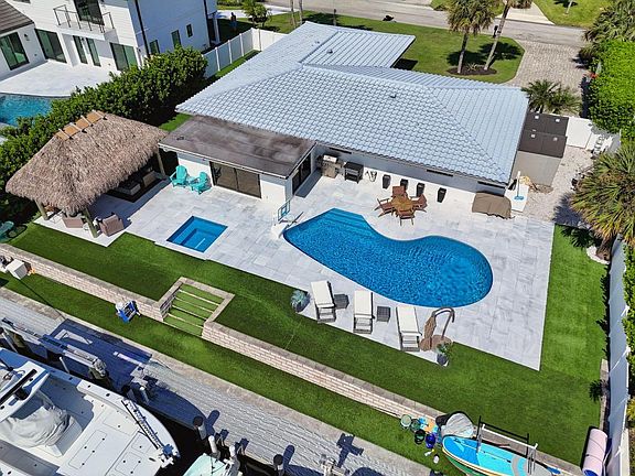 2nd image of 12 Leeward Cir
