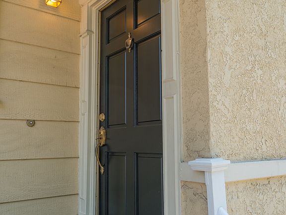 2nd image of 266 N Mar Vista Ave Unit 1