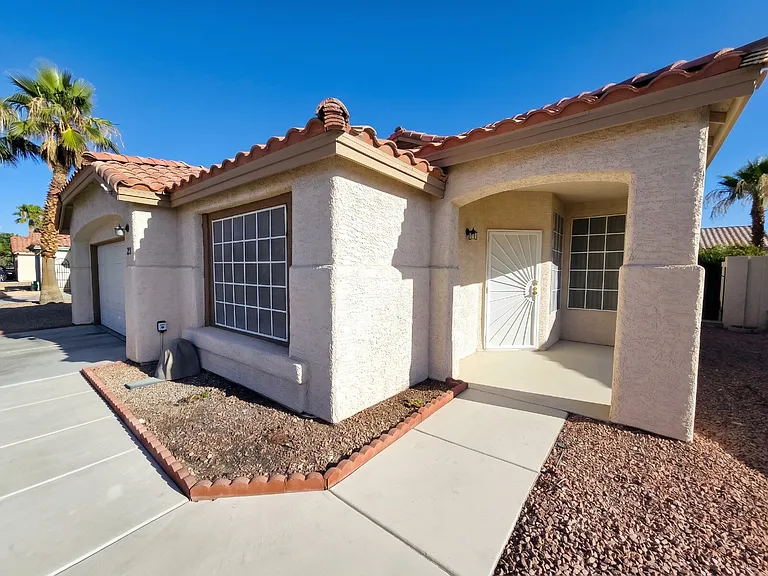 2054 Cardigan Ave — Photo 4
