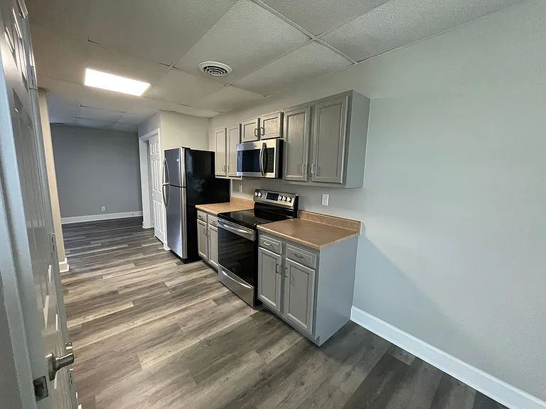 815 W. Columbia — Photo 21