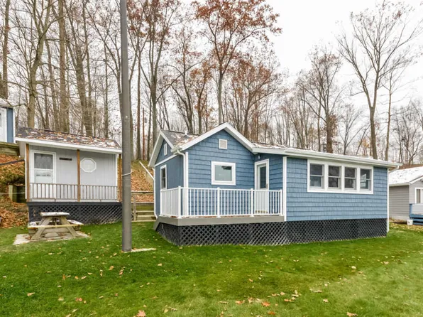 2655 Selkirk Lake Dr, Shelbyville, MI 49344