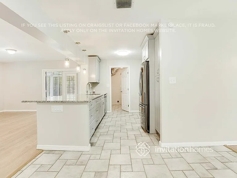 6461 Yellowstone St — Photo 10