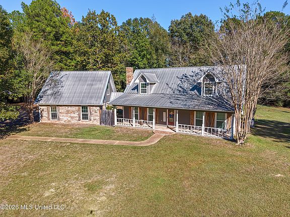 3rd image of 689 Silver Ln SW