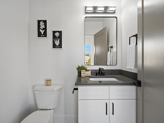 2nd image of 815 W 100 S #10
