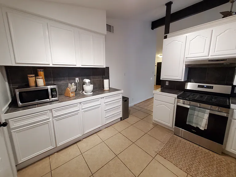 924 Acorn Oaks Dr — Photo 8
