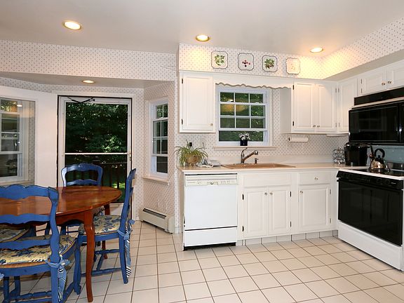 5th image of 120 Emerson Ct